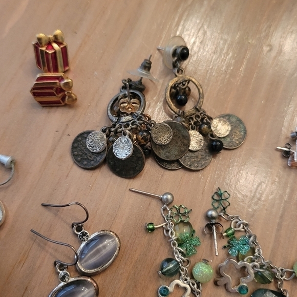 Earring Lot 20 Pierced Earrings - Picture 4 of 12